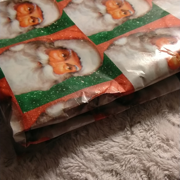 Vintage Christmas Wrapping Paper - Picture 3 of 10